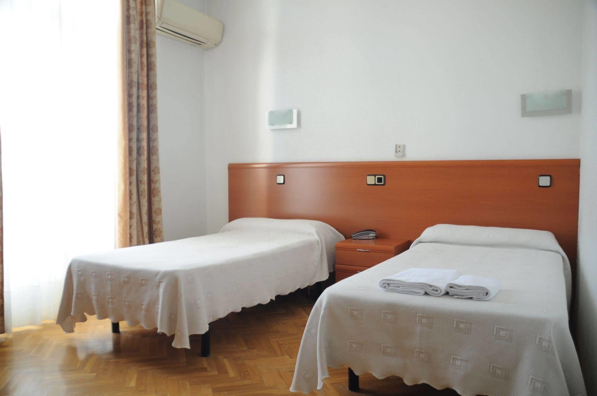 Hostal Jerez Madrid Exterior photo